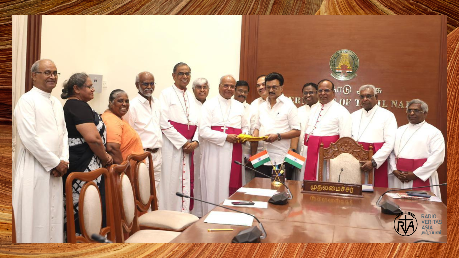 உங்கள் மனதையும் உள்ளத்தையும் முழுமையாக அர்ப்பணித்து இந்த ஆராதனை நேரத்தில் கலந்து கொள்ளுங்கள்.